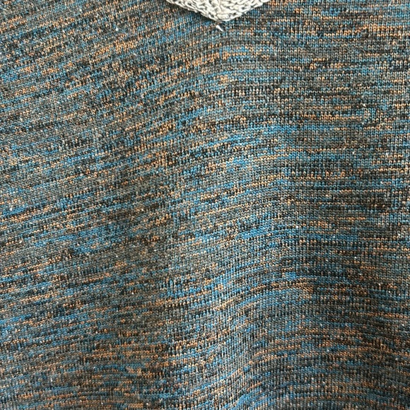 Kut from the kloth VGUC shirt blue gold heathered design, raw hem, stitching - Picture 5 of 14